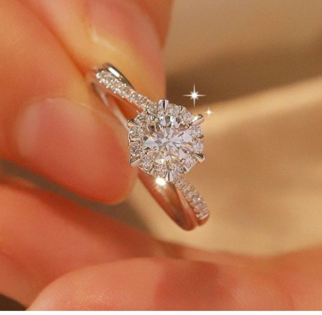 Women's Light Twisted Snowflake SUNFLOWER Proposal Ring