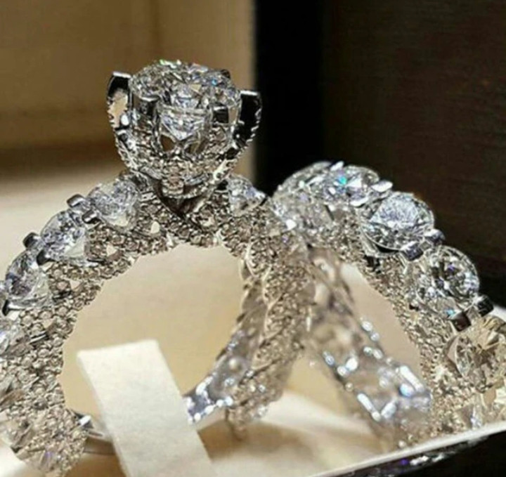 IPARAM Elegant Zircon Ring Jewelry Silver Color Wedding Ring Set for Women Zircon Crystal Jewelry